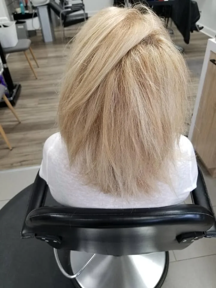 Blond doré, coupe mi-longue, réalisation du salon
